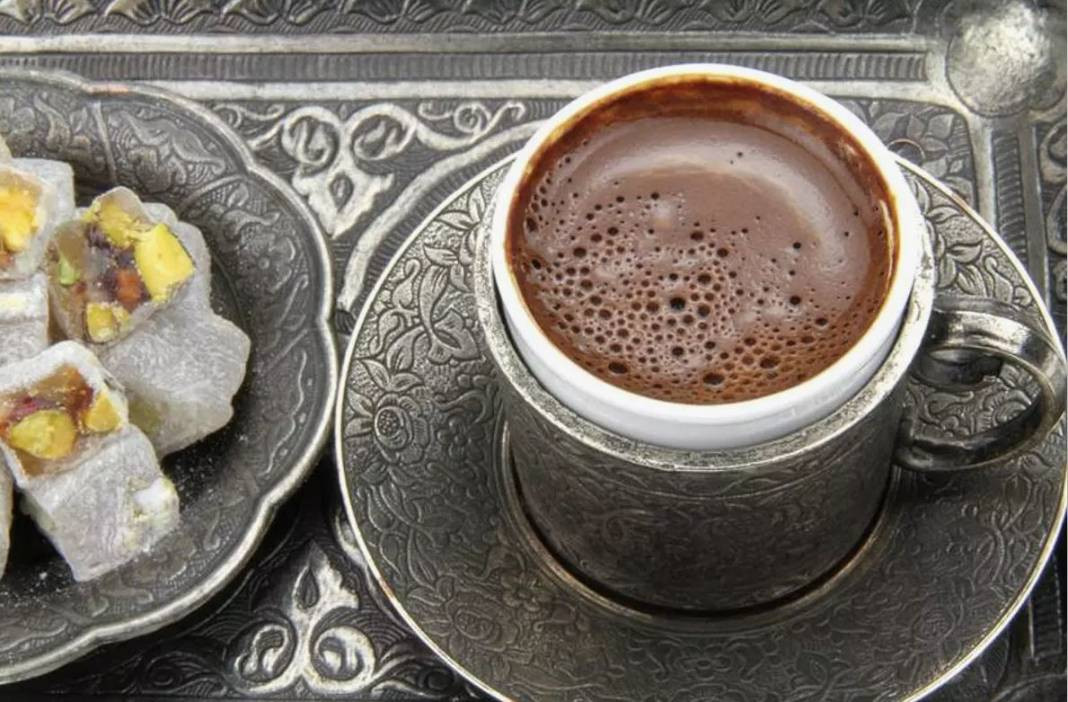 Kahvenin içine kaşık kaşık koyun! Tıkalı bağırsakları motor gibi çalıştırıyor kabızlığı bitiriyor - Resim: 2